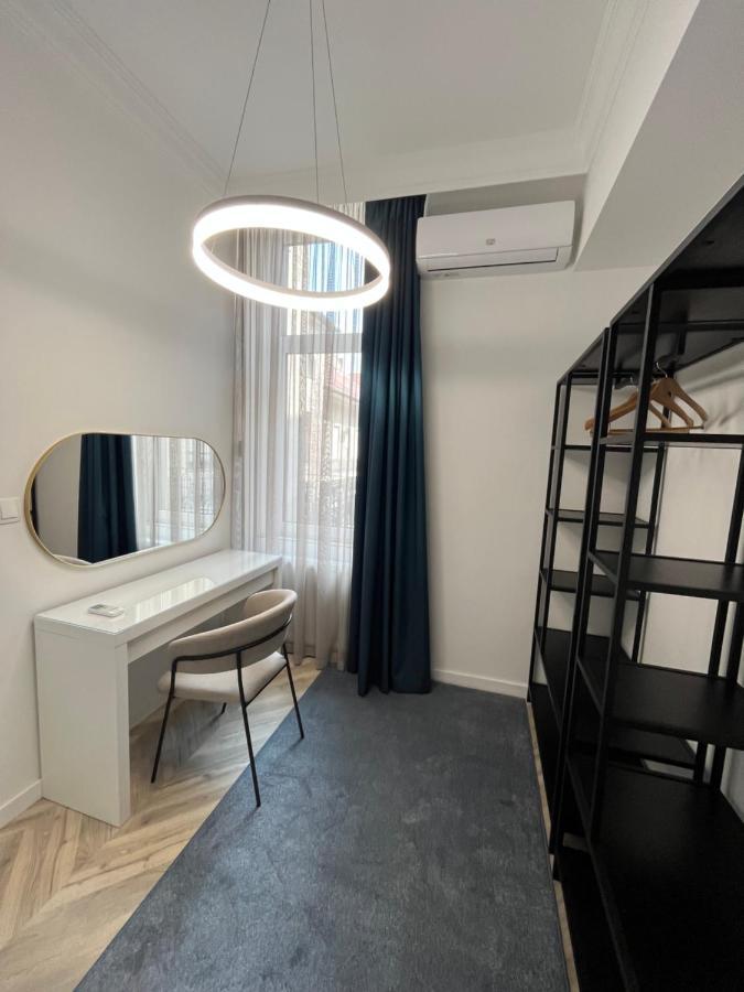 Central Gallery Apartment Debrecen Buitenkant foto