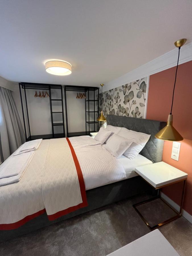 Central Gallery Apartment Debrecen Buitenkant foto