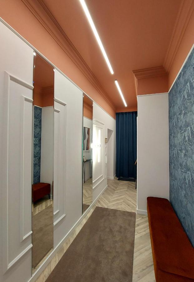 Central Gallery Apartment Debrecen Buitenkant foto