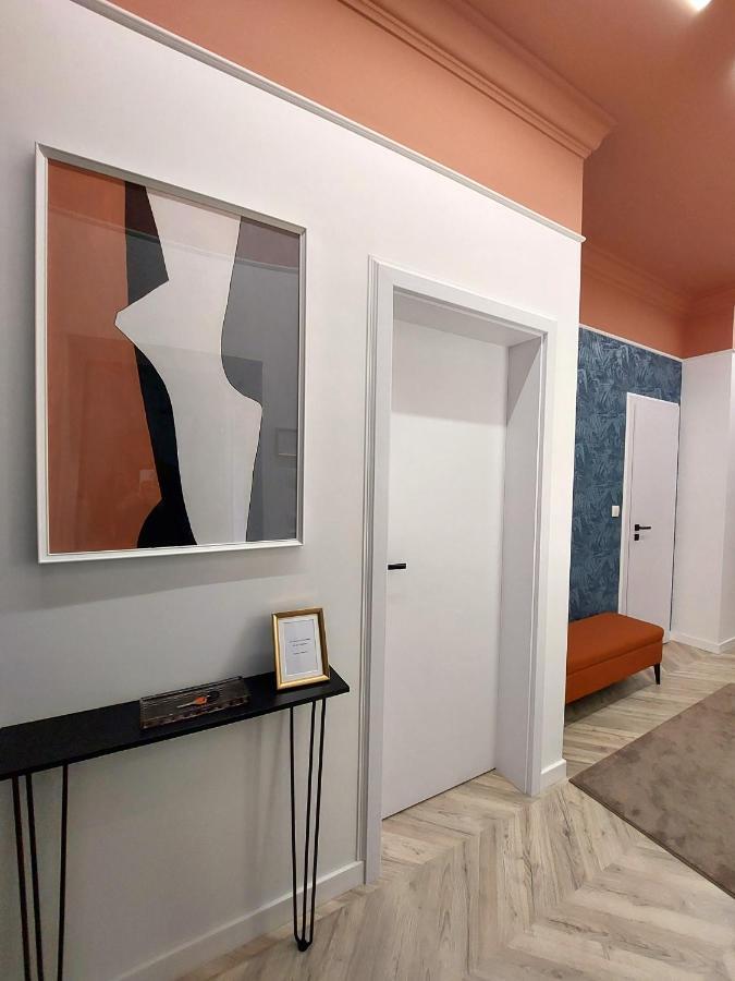 Central Gallery Apartment Debrecen Buitenkant foto