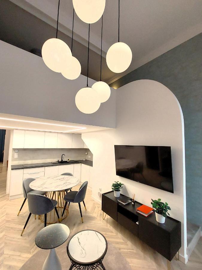 Central Gallery Apartment Debrecen Buitenkant foto